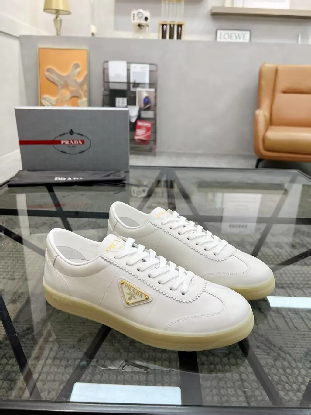 Factory price: 380💰Prada new men's leather sports shoes, the highest version on the market, any comparison is welcome🆚! The original leather has excellent texture and is super high-end! Fetal sheep net lining imported from Italy, removable pad! Luxurious materials and fine workmanship, highly recommended! Code number: 38-44, customized 45